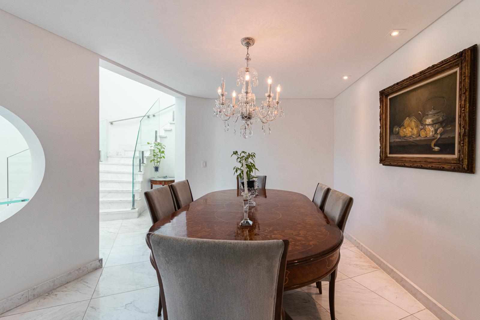 Área de convivência casa à venda em Alphaville Residencial 1, Alphaville, Santana de Parnaíba — 4 suítes, 700 m² — imagem 6 de 44