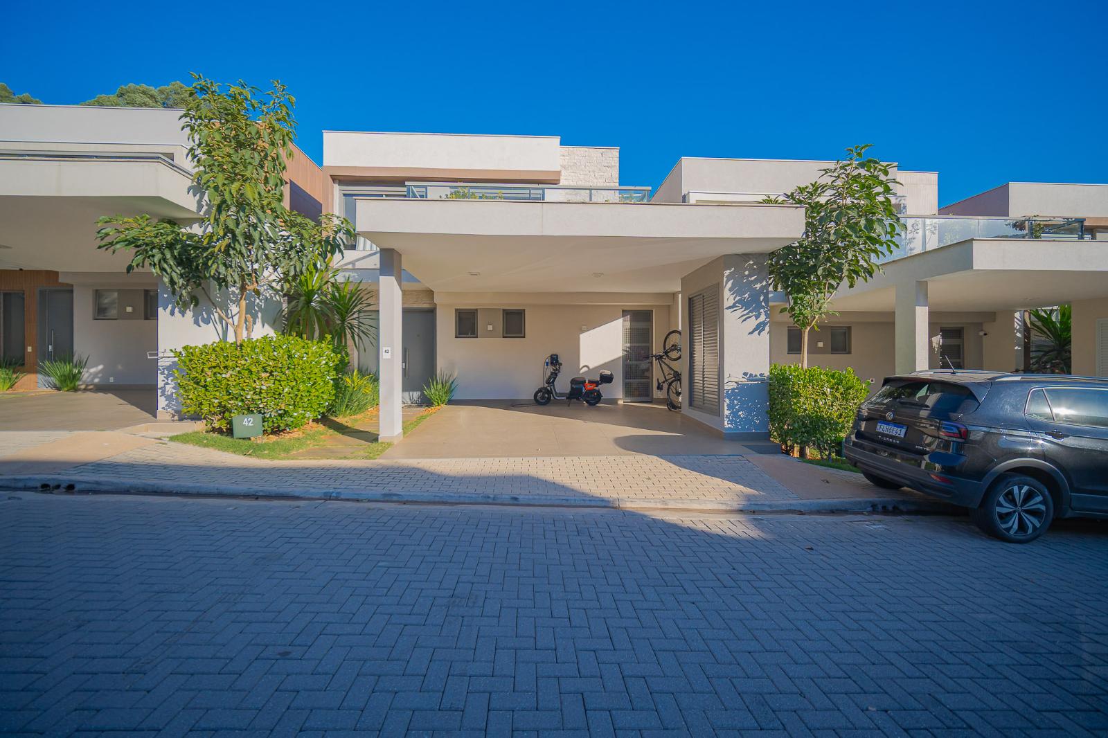 Fachada casa à venda em Condominio Origem, Alphaville, Santana de Parnaíba — 3 suítes, 295 m² — imagem 1 de 50