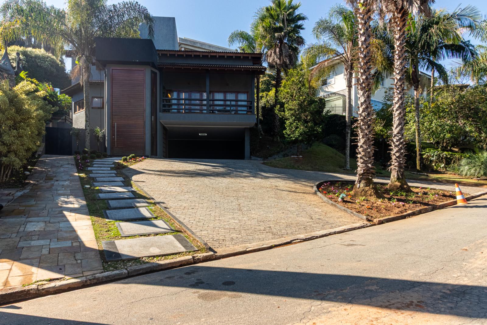 Fachada casa à venda em Residencial Tambore 1, Alphaville, Santana de Parnaíba — 4 suítes, 1400 m² — imagem 1 de 38