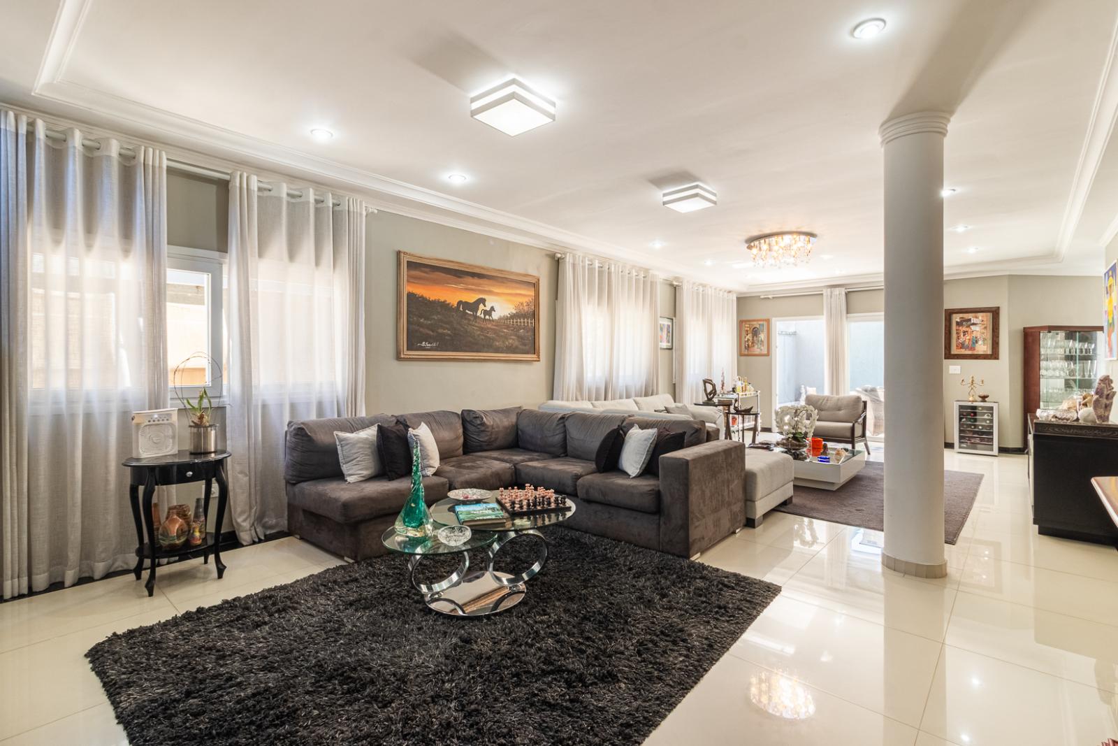 Sala de estar casa à venda em Alphaville Residencial 6, Alphaville, Santana de Parnaíba — 5 suítes, 360 m² — imagem 2 de 35