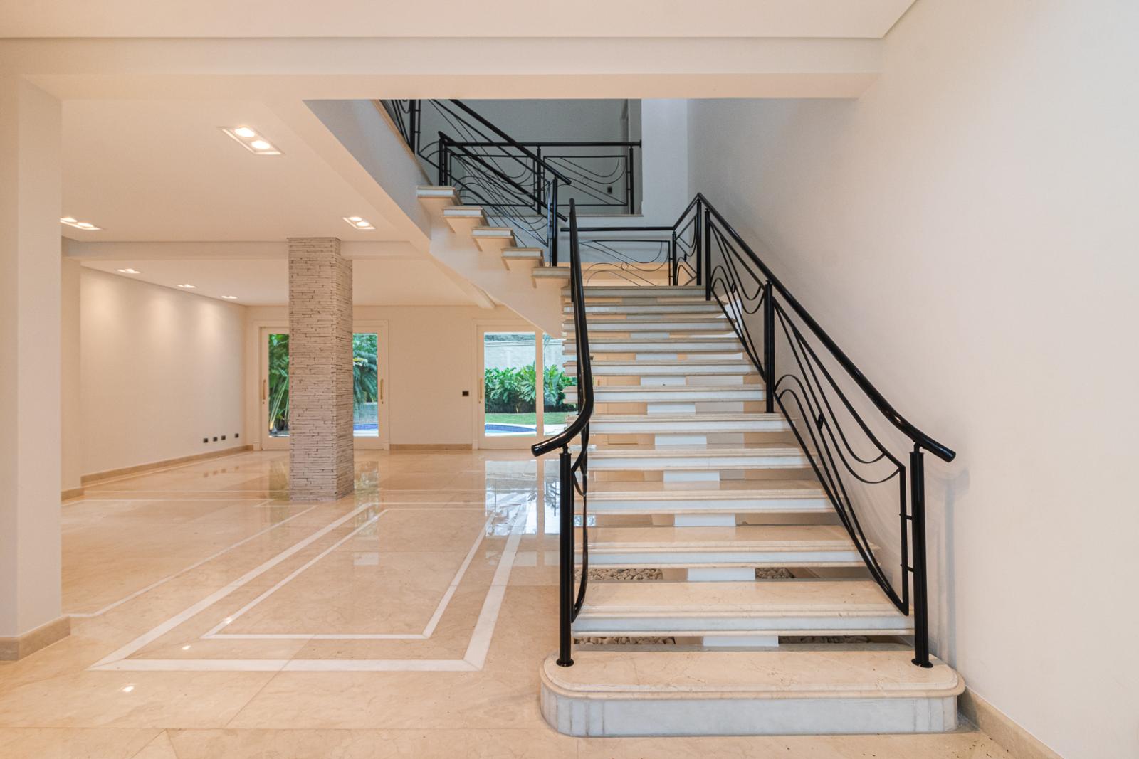 Sala de estar casa à venda em Alpha Plus, Alphaville, Barueri — 2 suítes, 500 m² — imagem 2 de 36