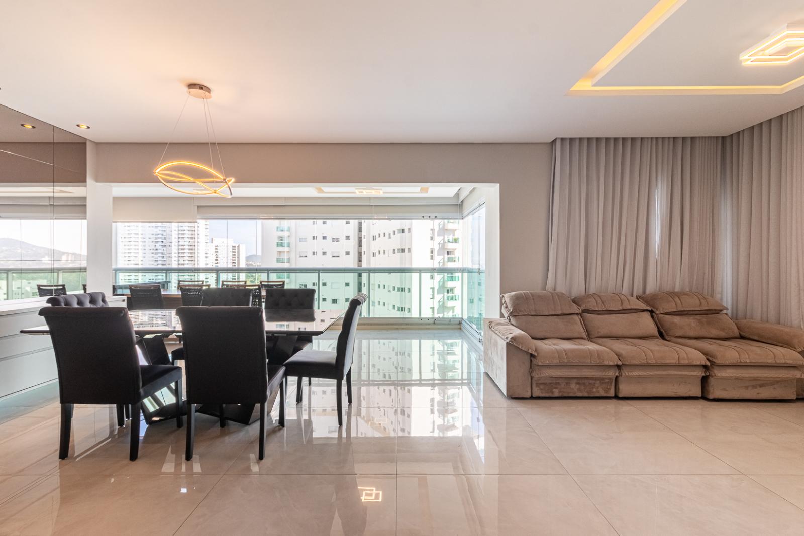 Fachada casa para alugar em The Lake Alphaville, Alphaville, Barueri — 3 suítes, 200 m² — imagem 1 de 27