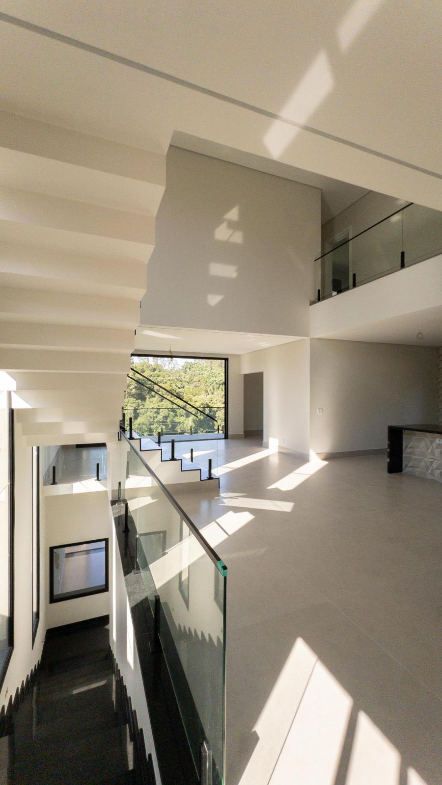 Piscina e área externa casa à venda em Itahye Residencial, Alphaville, Barueri — 5 suítes, 420 m² — imagem 5 de 38