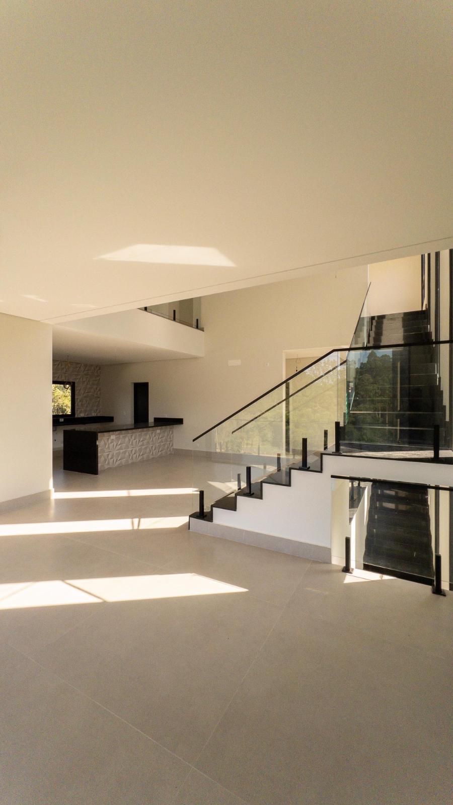 Área de convivência casa à venda em Itahye Residencial, Alphaville, Barueri — 5 suítes, 420 m² — imagem 6 de 38