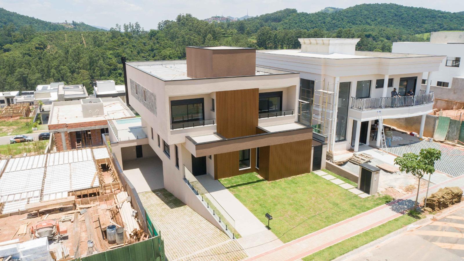 Fachada casa à venda em Itahye Residencial, Alphaville, Barueri — 5 suítes, 420 m² — imagem 1 de 25