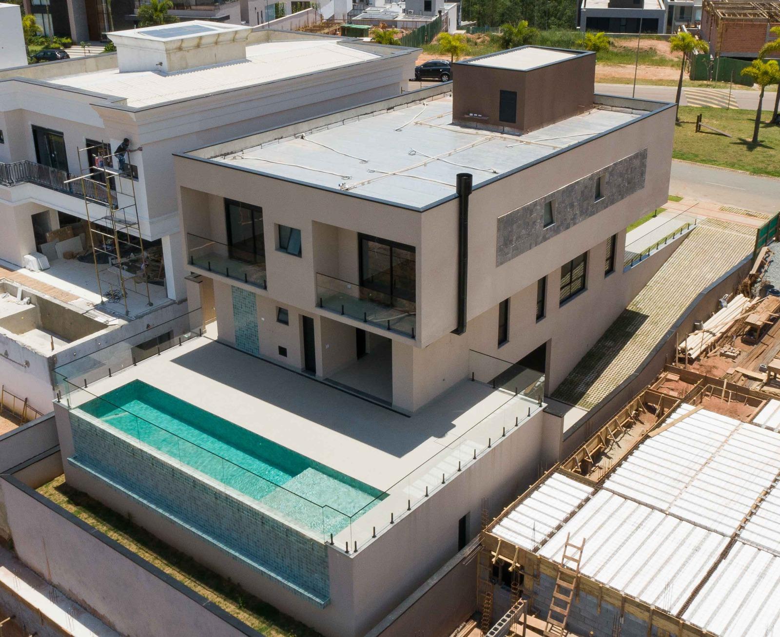 Piscina e área externa casa à venda em Itahye Residencial, Alphaville, Barueri — 5 suítes, 420 m² — imagem 5 de 25