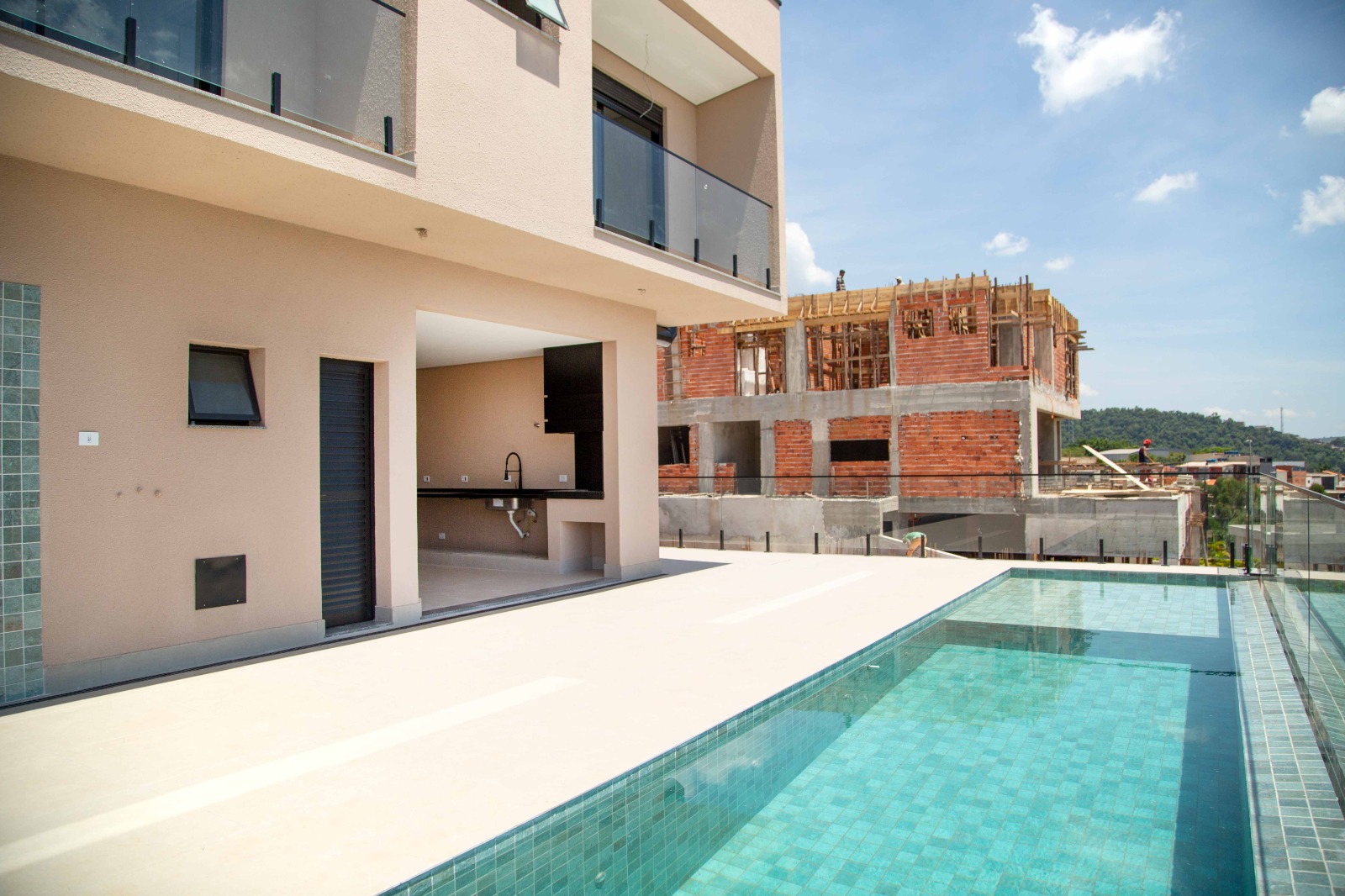 Área de convivência casa à venda em Itahye Residencial, Alphaville, Barueri — 5 suítes, 420 m² — imagem 6 de 25