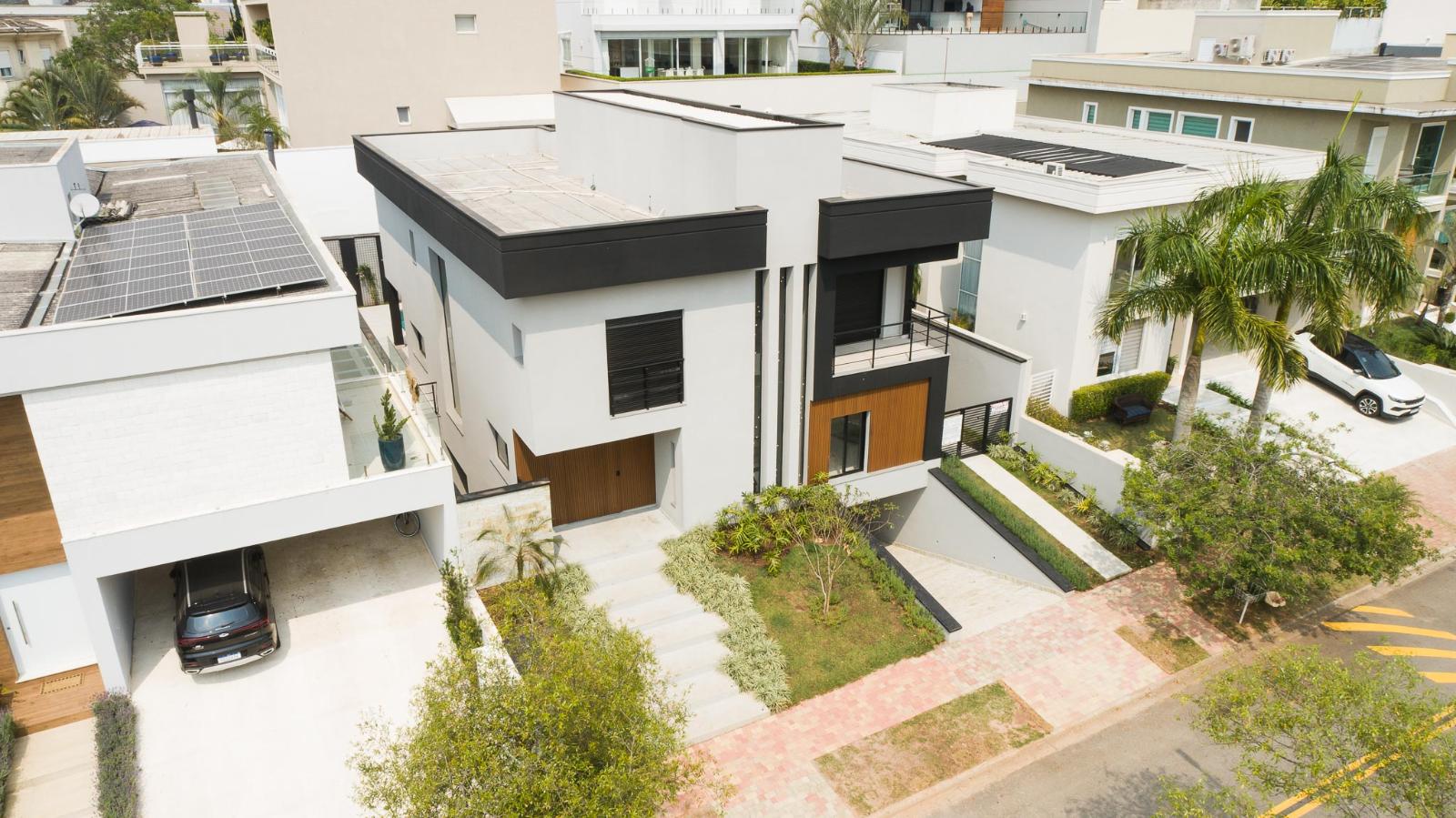 Piscina e área externa casa à venda em Genesis 1, Alphaville, Santana de Parnaíba — 4 suítes, 480 m² — imagem 5 de 32