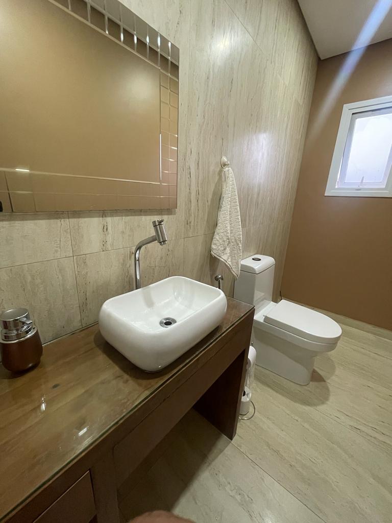 Cozinha e área gourmet casa à venda em Genesis 1, Alphaville, Santana de Parnaíba — 4 suítes, 420 m² — imagem 3 de 23