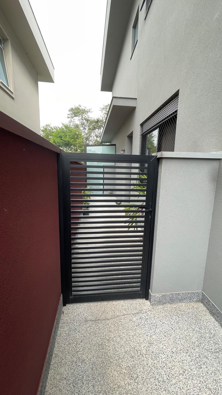 Piscina e área externa casa à venda em Genesis 1, Alphaville, Santana de Parnaíba — 4 suítes, 420 m² — imagem 5 de 31