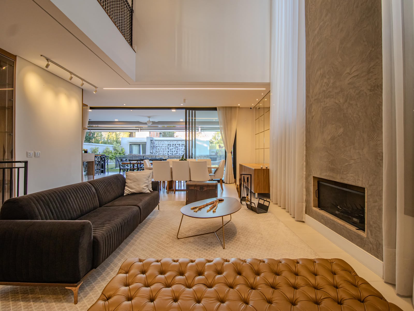 Piscina e área externa casa à venda em Alphaville Residencial 10, Alphaville, Santana de Parnaíba — 5 suítes, 837 m² — imagem 5 de 40