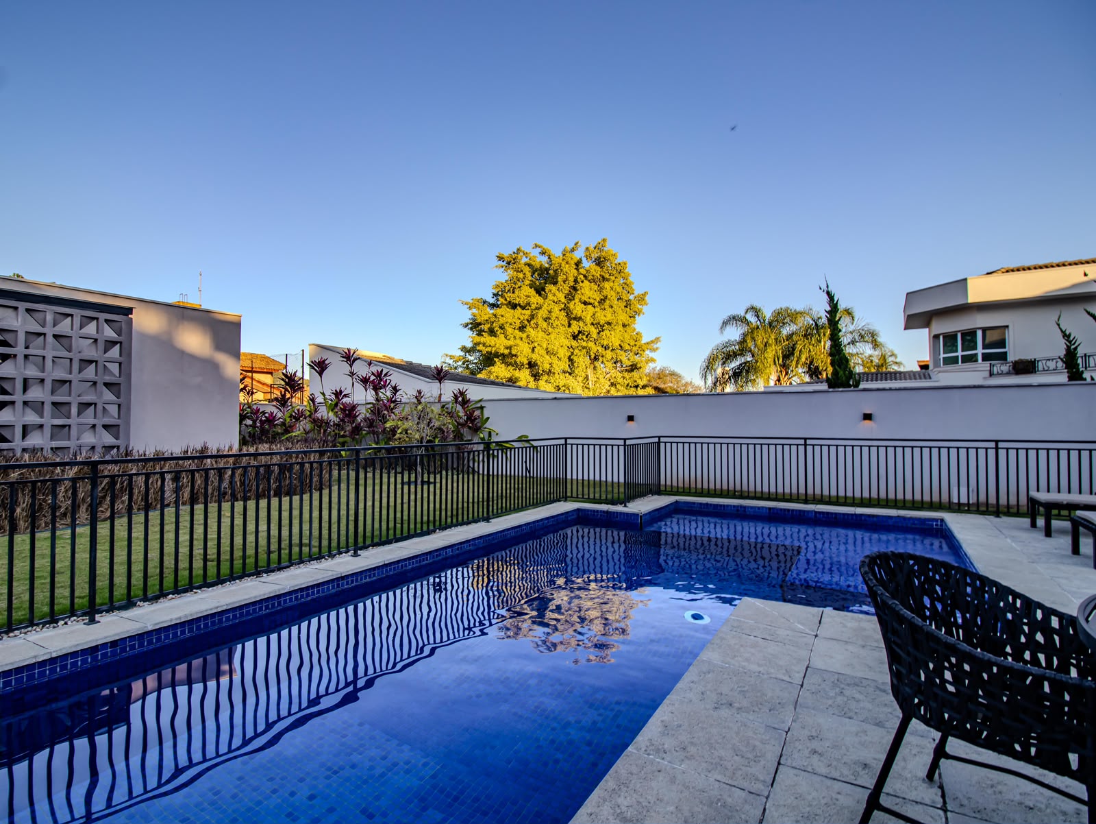Sala de estar casa à venda em Alphaville Residencial 10, Alphaville, Santana de Parnaíba — 5 suítes, 837 m² — imagem 2 de 40