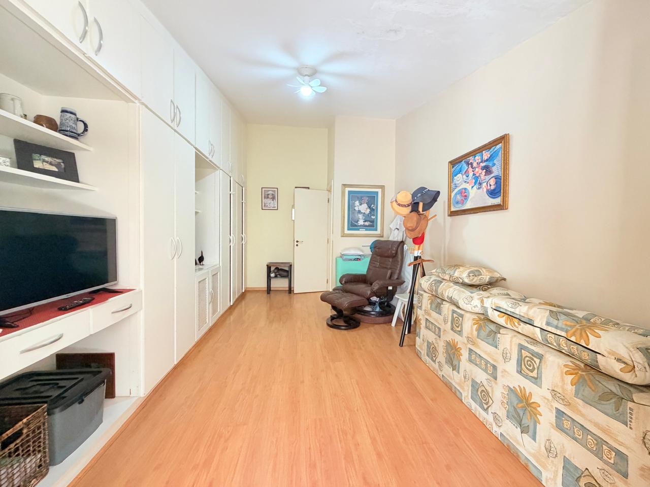 Suíte principal casa à venda em Barueri — 4 suítes, 560 m² — imagem 4 de 14