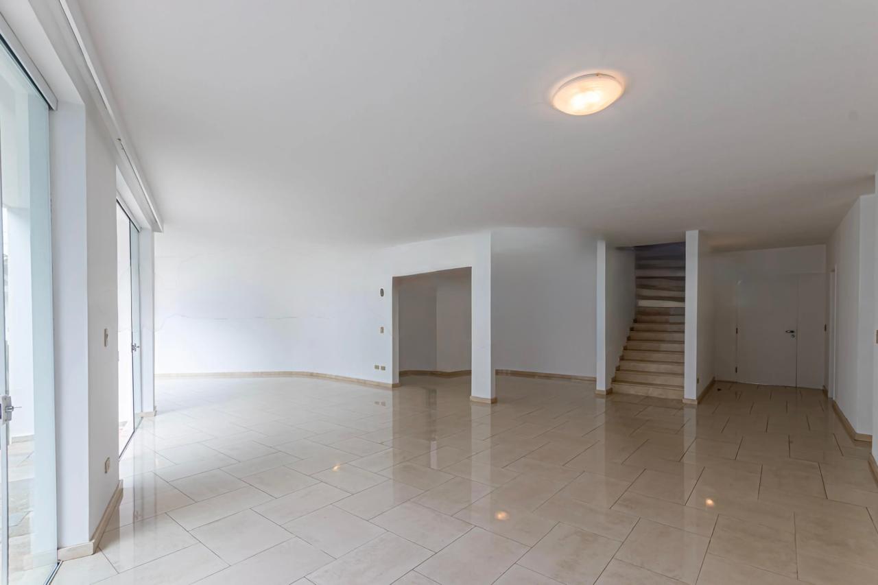 Sala de estar casa à venda em Alphaville Residencial 1, Alphaville, Barueri — 1 suíte, 588 m² — imagem 2 de 8
