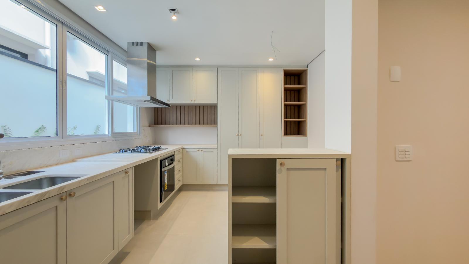 Sala de estar casa à venda em Alphaville Residencial 3, Alphaville, Barueri — 4 suítes, 343 m² — imagem 2 de 31