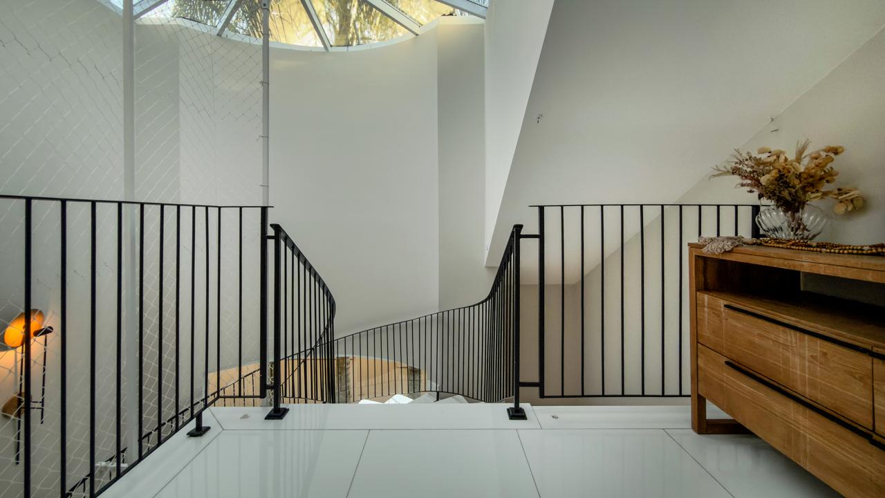 Área de convivência casa à venda em Residencial Tambore 10 , Alphaville, Santana de Parnaíba — 6 suítes, 545 m² — imagem 6 de 54