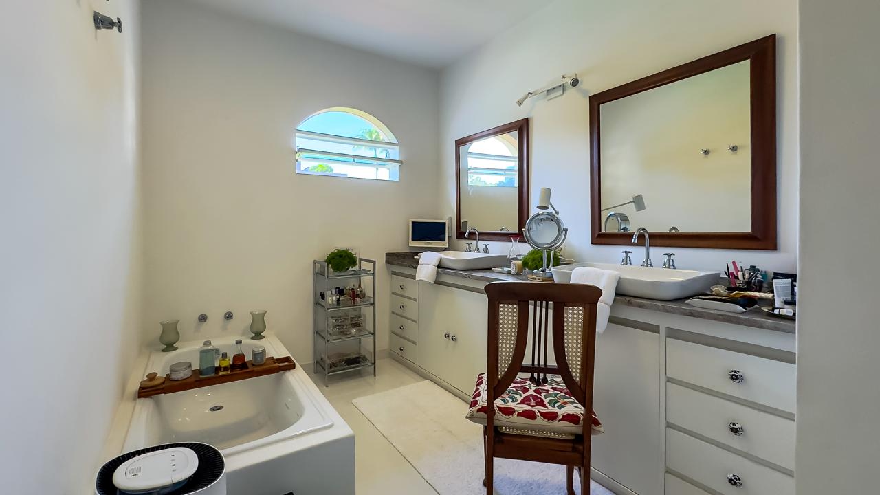 Área de convivência casa à venda em Alphaville Residencial 2, Alphaville, Barueri — 2 suítes, 995 m² — imagem 6 de 50