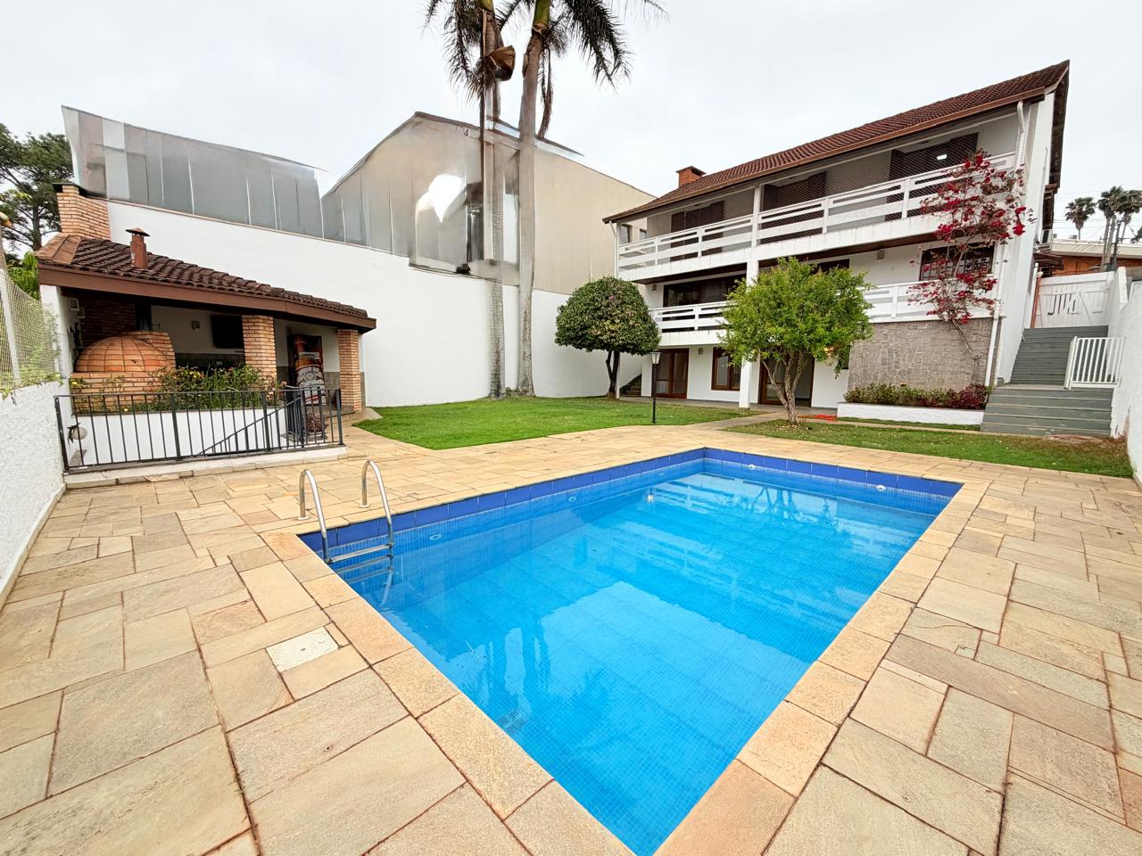 Sala de estar casa_condominio para alugar em Alphaville Residencial 1, Alphaville, Barueri — 2 suítes, 560 m² — imagem 2 de 18