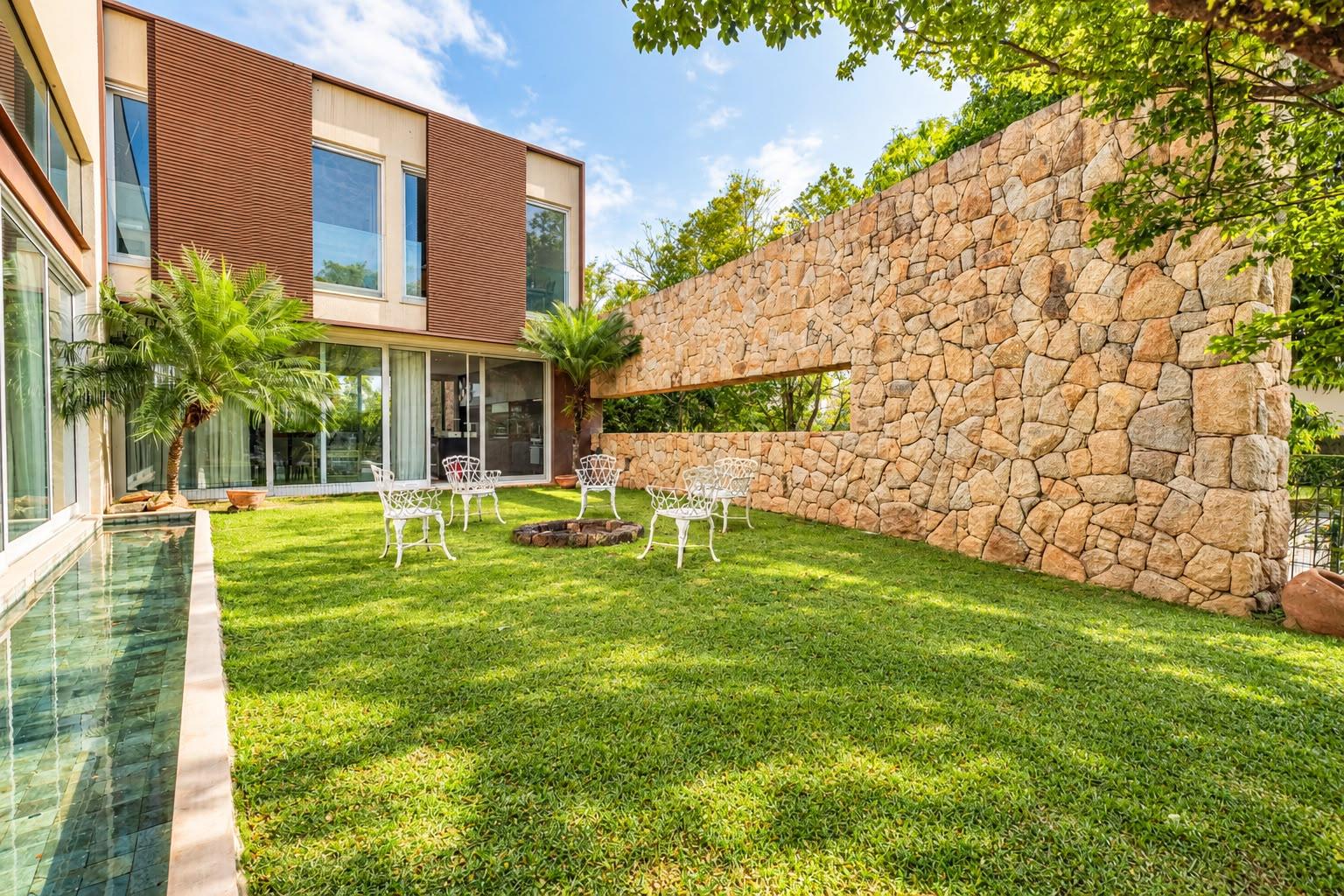 Suíte principal casa à venda em Tambore 3, Alphaville, Santana de Parnaíba — 4 suítes, 1 m² — imagem 4 de 28