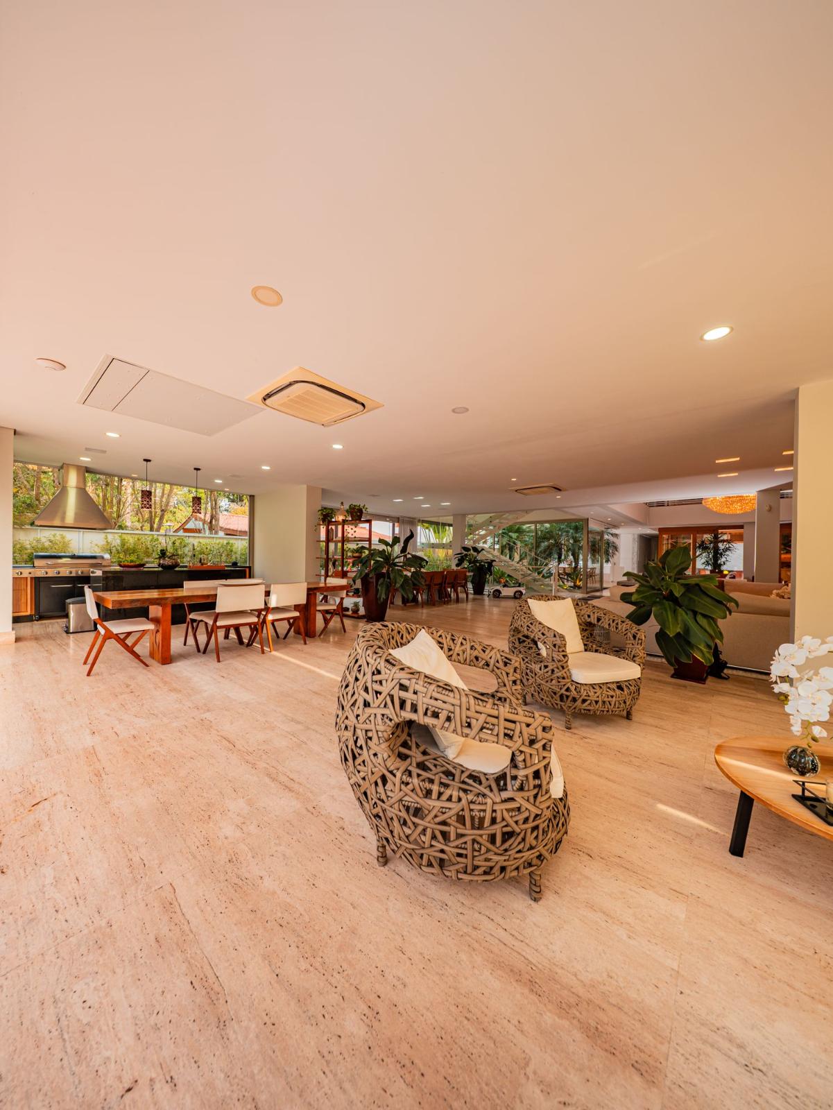 Área de convivência casa à venda em Alphaville Residencial 2, Alphaville, Barueri — 5 suítes, 836 m² — imagem 6 de 18
