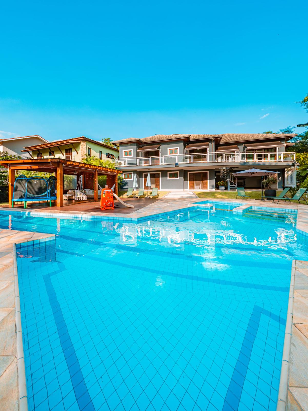 Cozinha e área gourmet casa à venda em Alphaville Residencial 12, Alphaville, Santana de Parnaíba — 4 suítes, 1016 m² — imagem 3 de 18