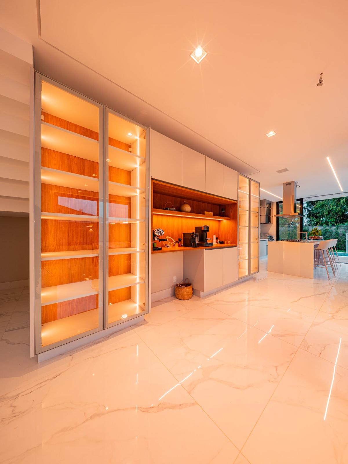 Área de convivência casa à venda em Genesis 2, Alphaville, Santana de Parnaíba — 4 suítes, 505 m² — imagem 6 de 18