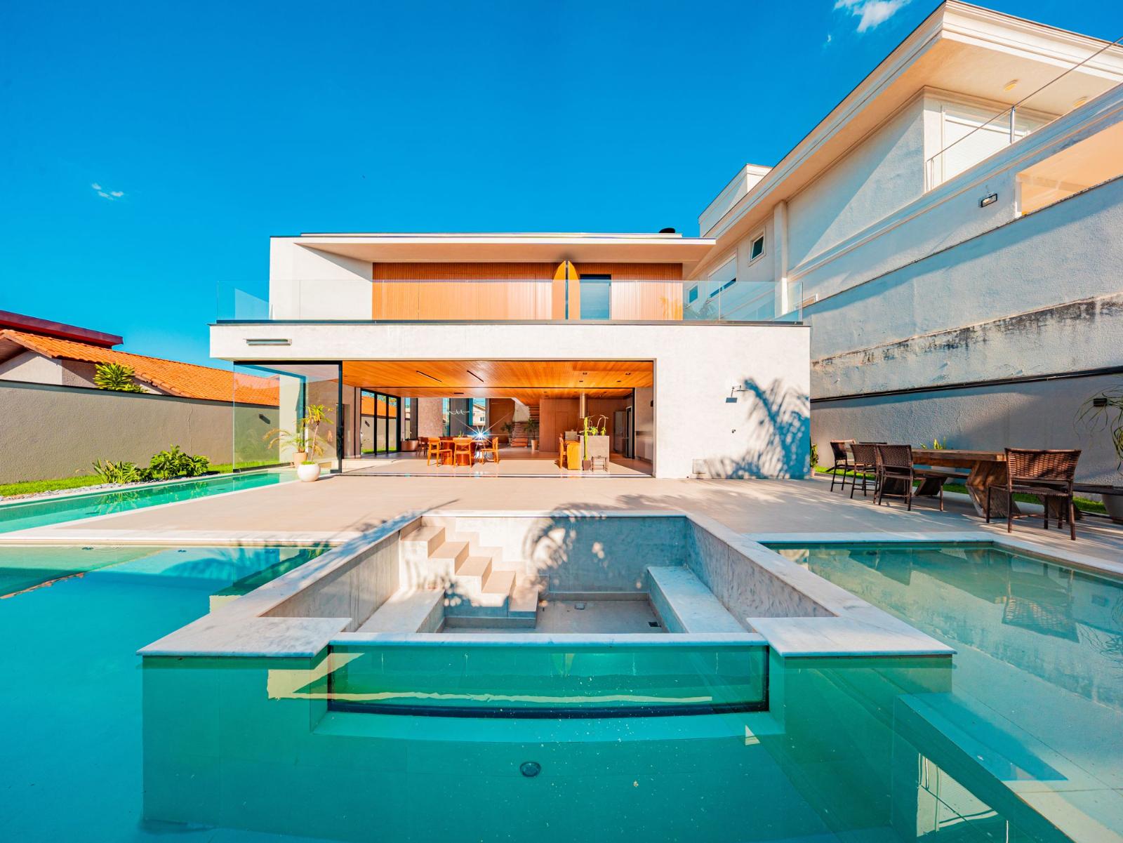 Cozinha e área gourmet casa à venda em Reserva Santa Maria, Granja Viana, Cotia — 5 suítes, 668 m² — imagem 3 de 18
