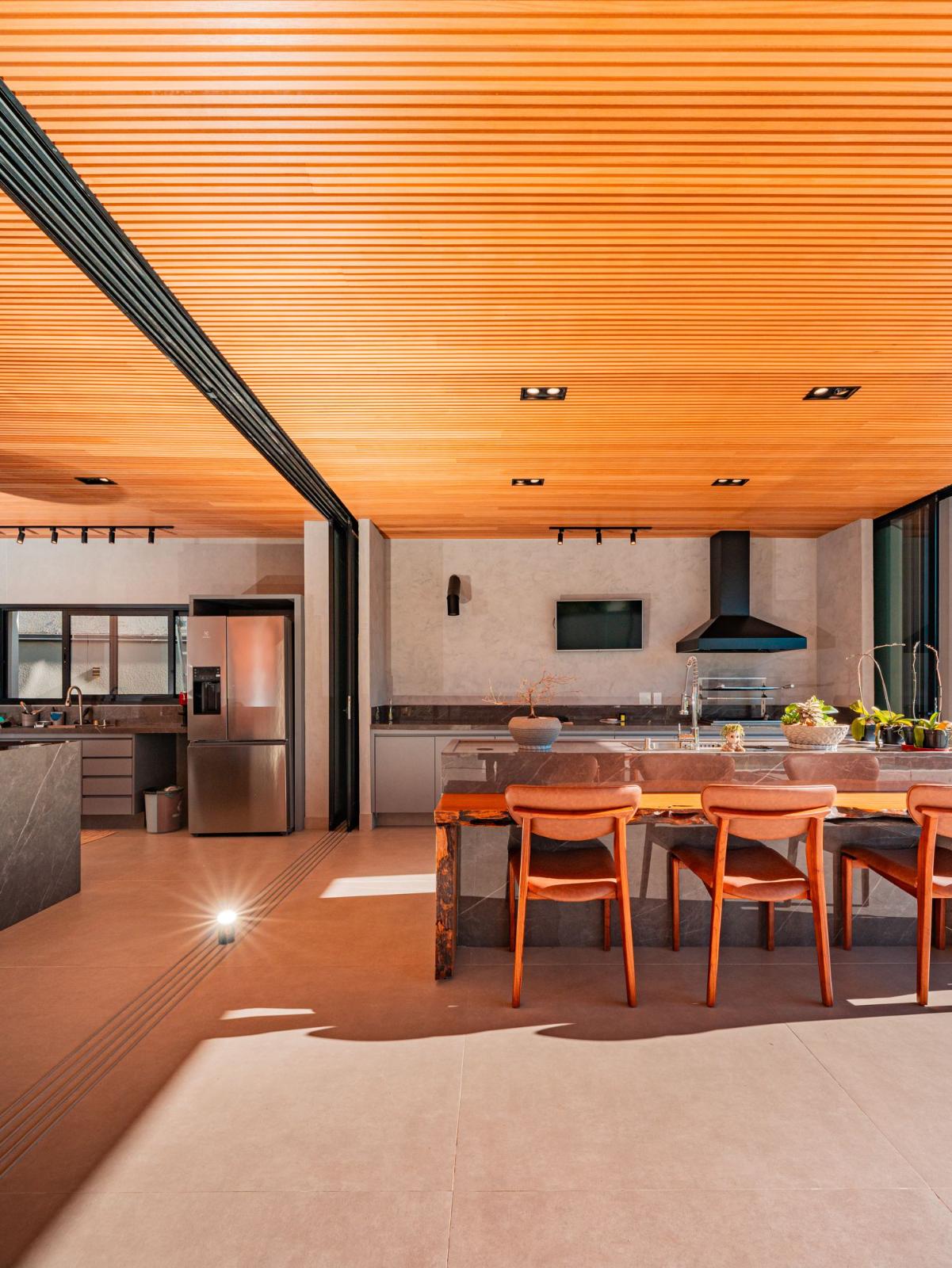 Piscina e área externa casa à venda em Reserva Santa Maria, Granja Viana, Cotia — 5 suítes, 668 m² — imagem 5 de 18