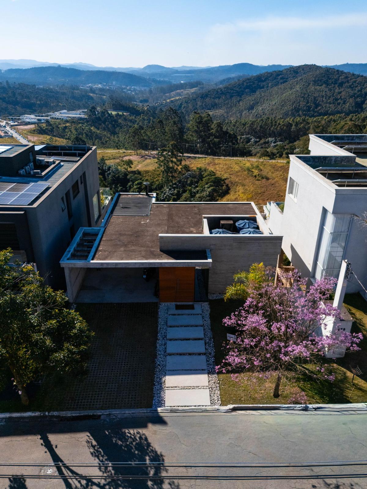 Fachada casa à venda em Campos do Conde, Alphaville, Santana de Parnaíba — 1 suíte, 525 m² — imagem 1 de 18