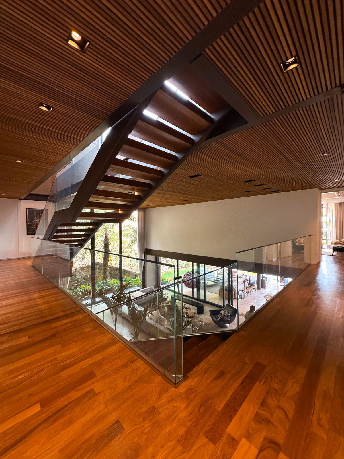 Suíte principal casa à venda em Residencial Tambore 1, Alphaville, Barueri — 5 suítes, 1484 m² — imagem 4 de 18
