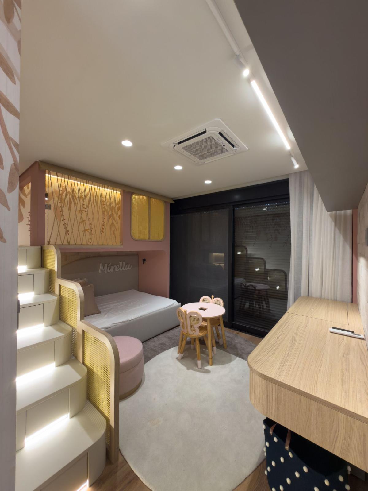 Sala de estar casa à venda em Genesis 2, Alphaville, Santana de Parnaíba — 4 suítes, 490 m² — imagem 2 de 17