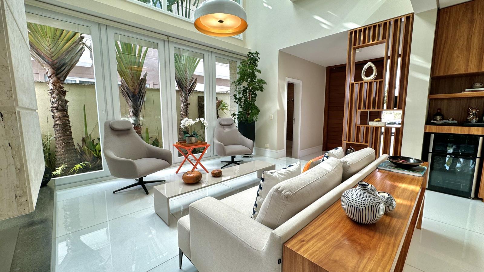 Sala de estar casa à venda em Tambore 11, Alphaville, Santana de Parnaíba — 4 suítes, 420 m² — imagem 2 de 18