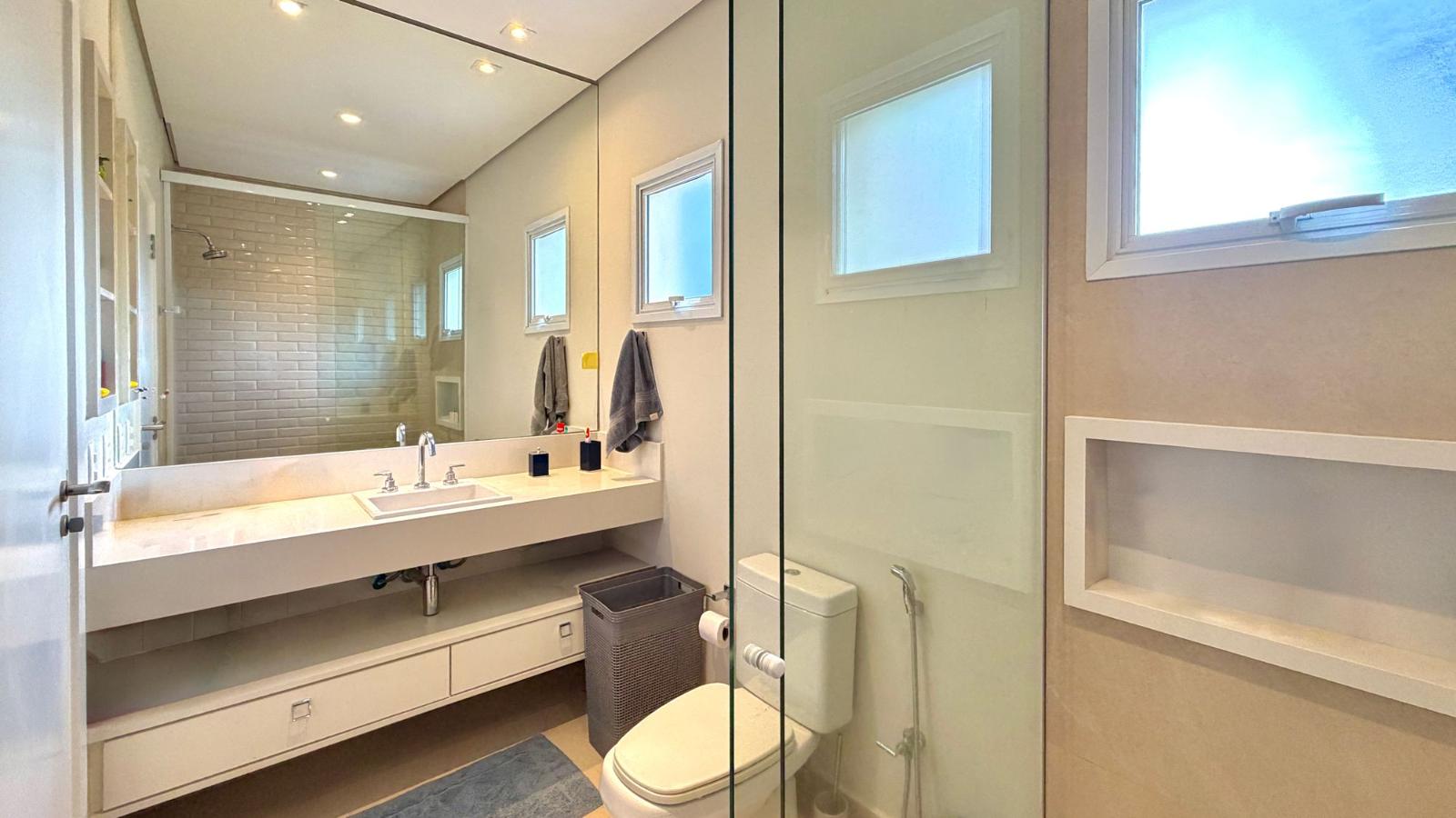 Piscina e área externa casa à venda em Tambore 11, Alphaville, Santana de Parnaíba — 4 suítes, 617 m² — imagem 5 de 18