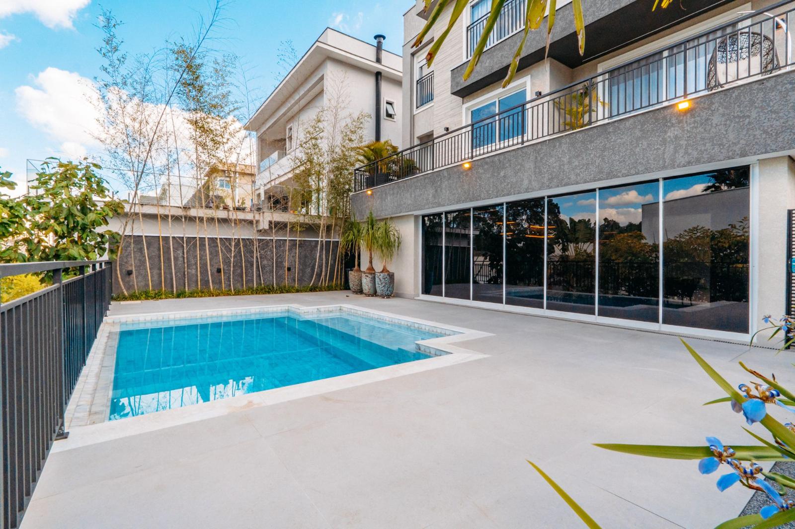 Cozinha e área gourmet casa à venda em Alpha Sitio, Alphaville, Santana de Parnaíba — 4 suítes, 420 m² — imagem 3 de 18