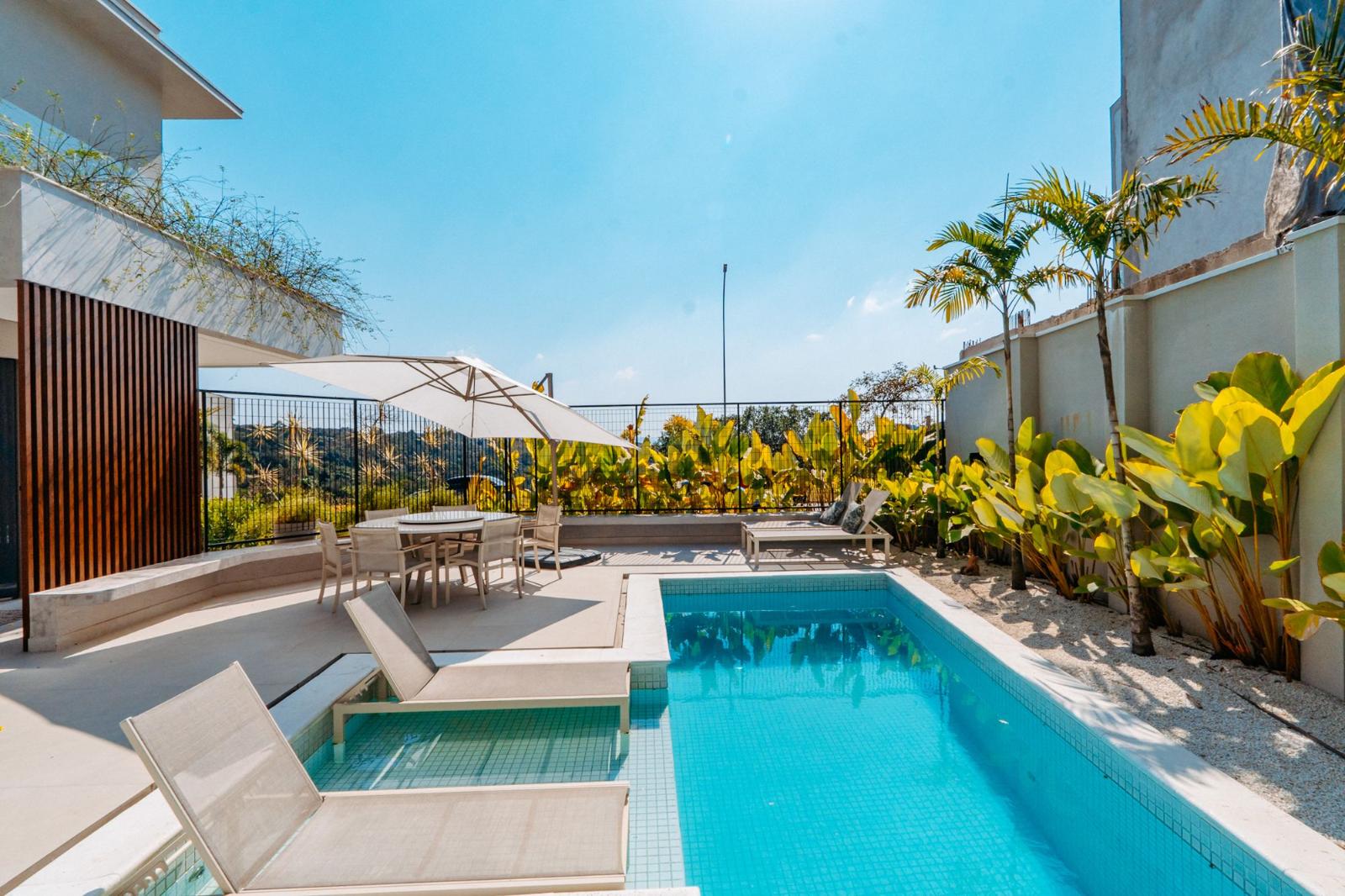 Cozinha e área gourmet casa à venda em Genesis 2, Alphaville, Santana de Parnaíba — 4 suítes, 762 m² — imagem 3 de 18