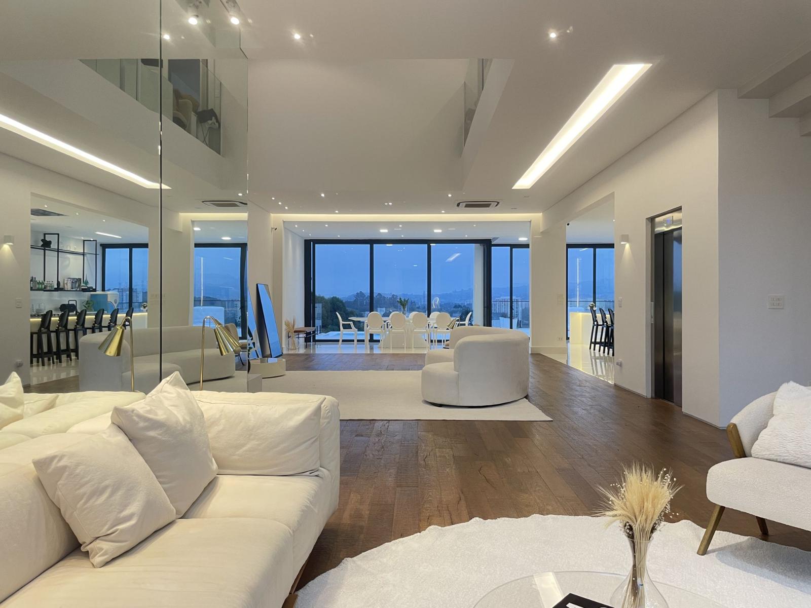 Suíte principal casa para alugar em Residencial Tambore 10 , Alphaville, Santana de Parnaíba — 4 suítes, 495 m² — imagem 4 de 18