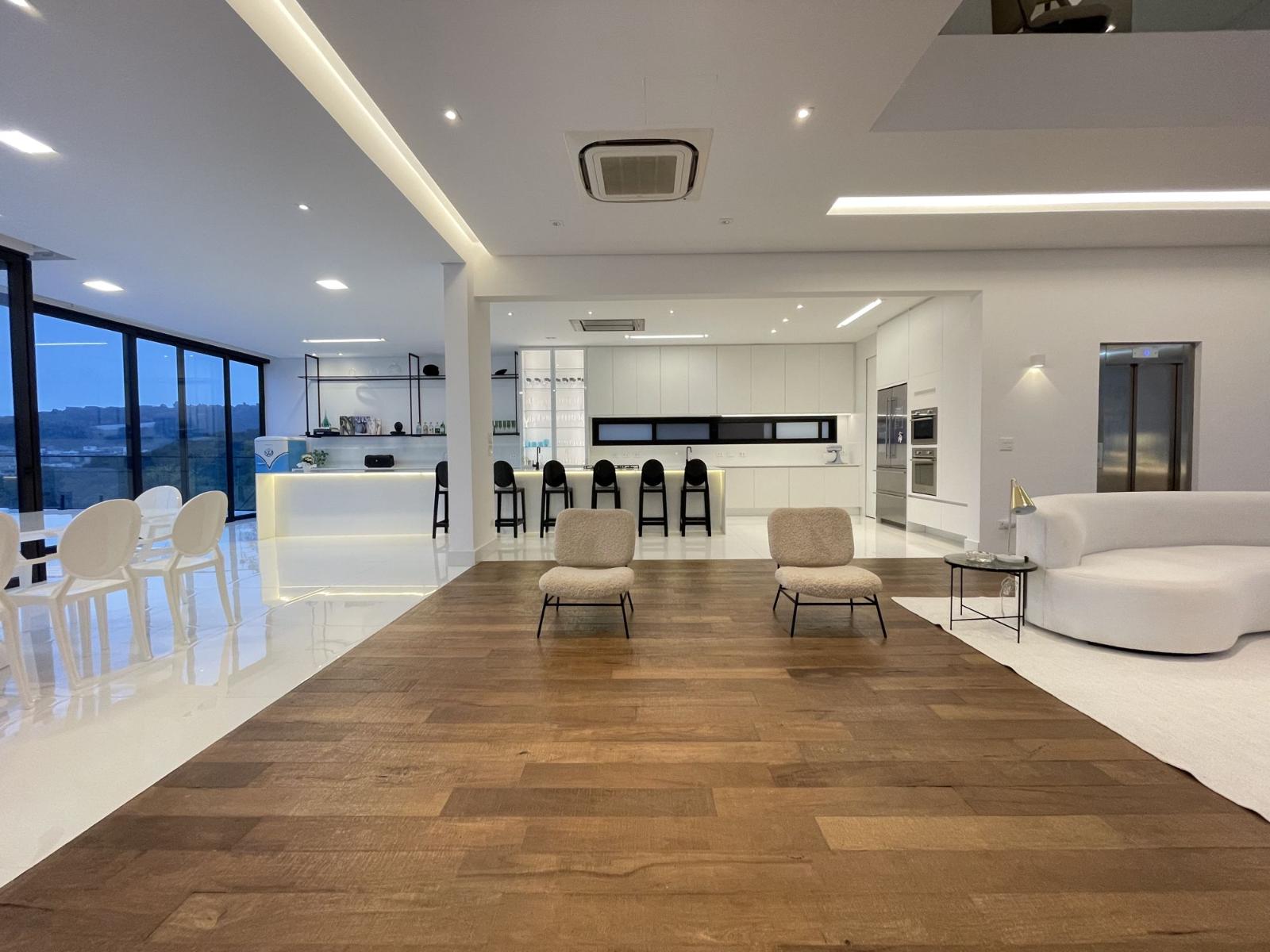 Área de convivência casa para alugar em Residencial Tambore 10 , Alphaville, Santana de Parnaíba — 4 suítes, 495 m² — imagem 6 de 18
