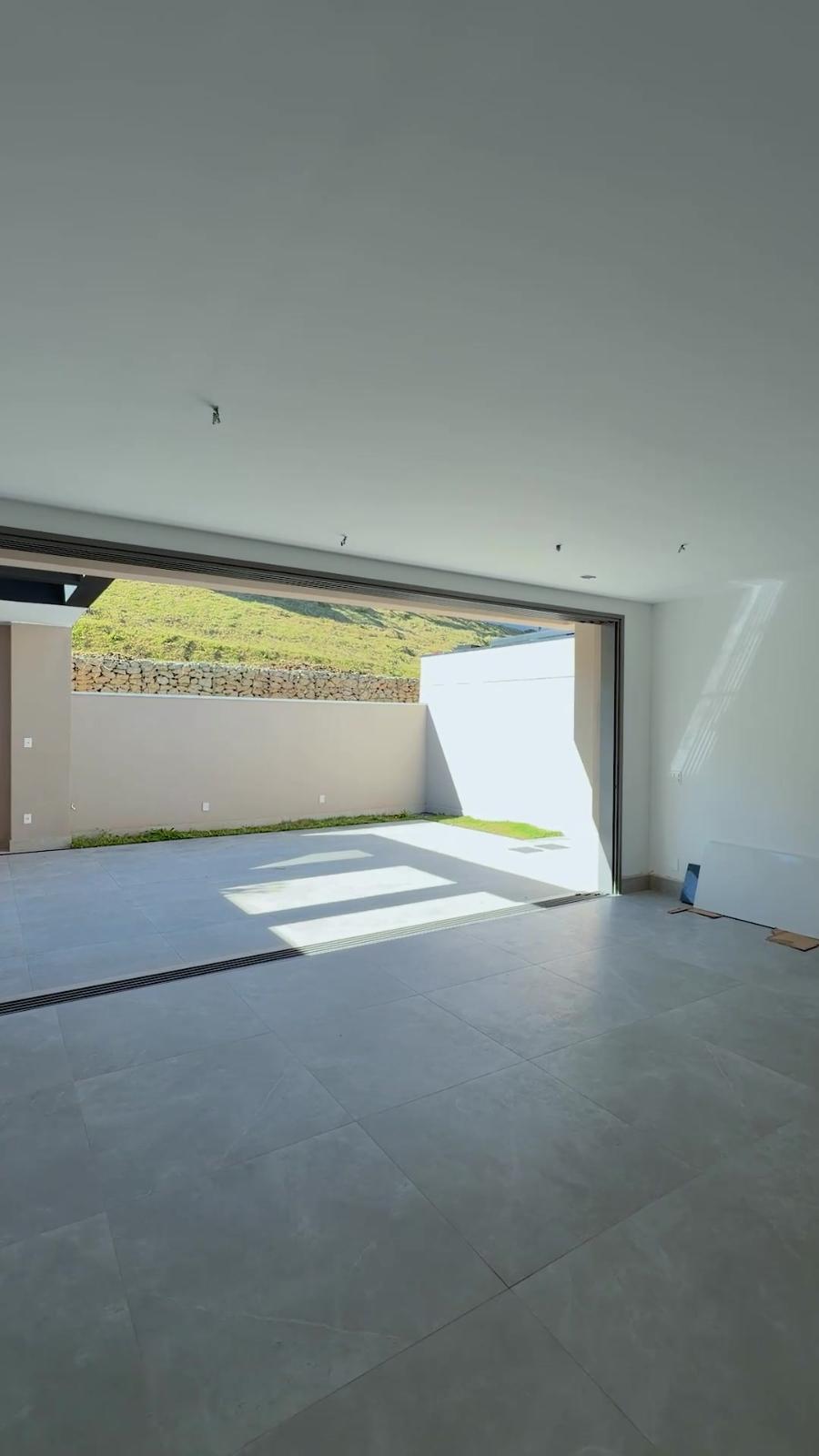 Piscina e área externa casa à venda em Condominio Singular, Alphaville, Santana de Parnaíba — 3 suítes, 230 m² — imagem 5 de 14