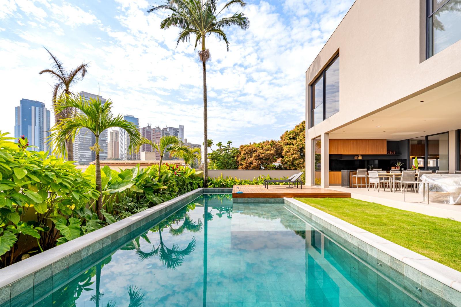 Cozinha e área gourmet casa à venda em Alphaville Residencial 2, Alphaville, Barueri — 4 suítes, 560 m² — imagem 3 de 18
