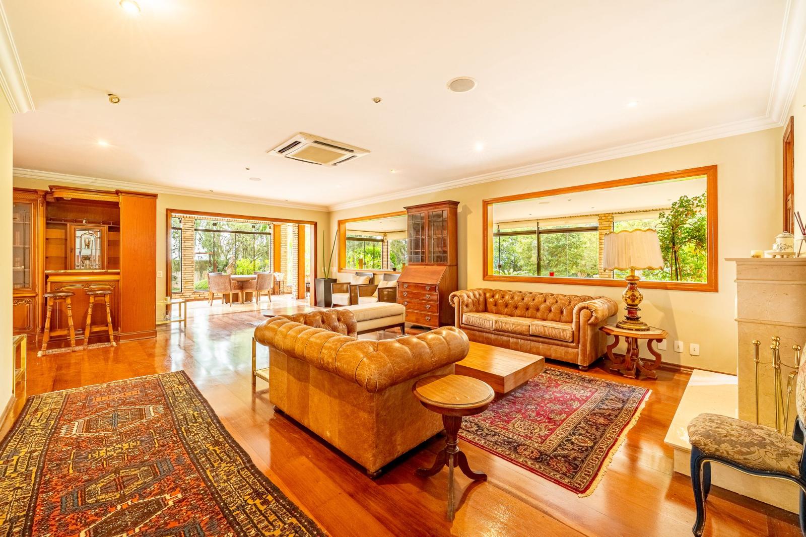 Área de convivência casa à venda em Alphaville Residencial 8, Alphaville, Santana de Parnaíba — 4 suítes, 1826 m² — imagem 6 de 18