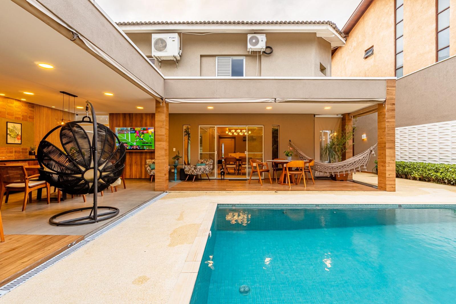 Cozinha e área gourmet casa à venda em Alphaville Residencial 9, Alphaville, Santana de Parnaíba — 4 suítes, 420 m² — imagem 3 de 18
