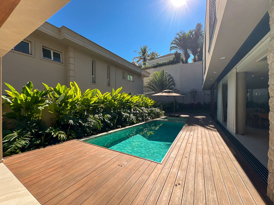 Cozinha e área gourmet casa à venda em 18 do Forte, Alphaville, Santana de Parnaíba — 4 suítes, 520 m² — imagem 3 de 18
