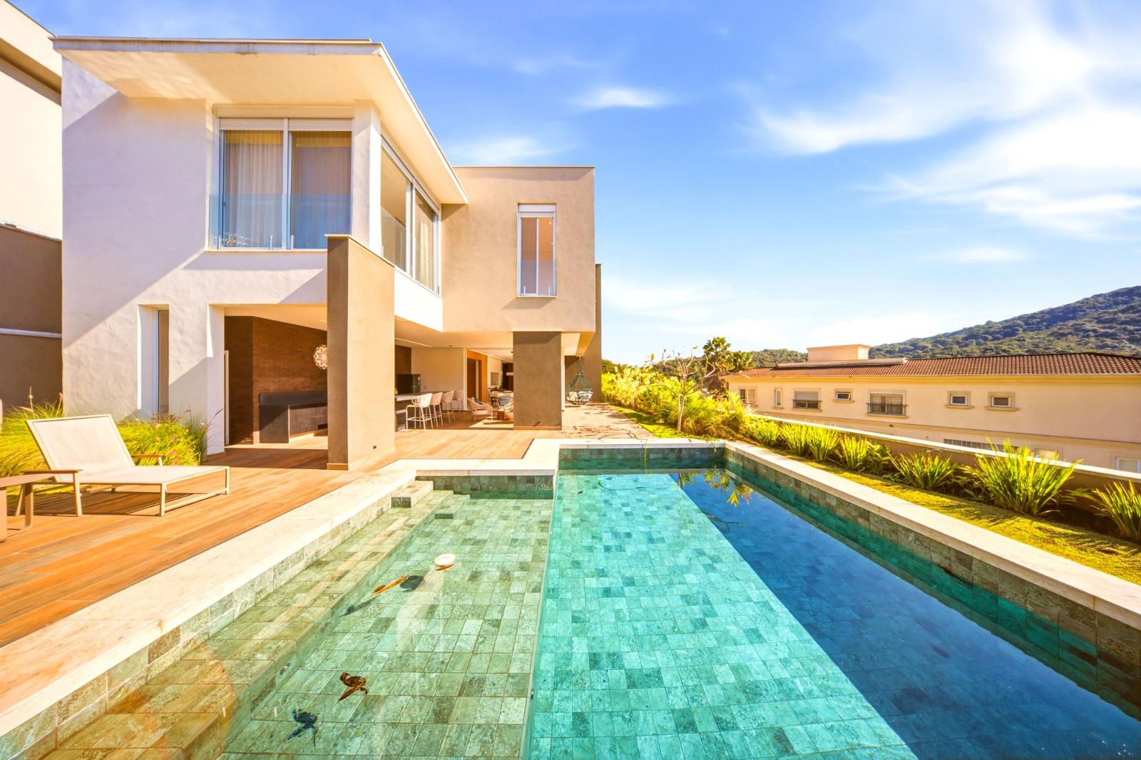 Fachada casa à venda em Residencial Tambore 10 , Alphaville, Santana de Parnaíba — 4 suítes, 540 m² — imagem 1 de 18