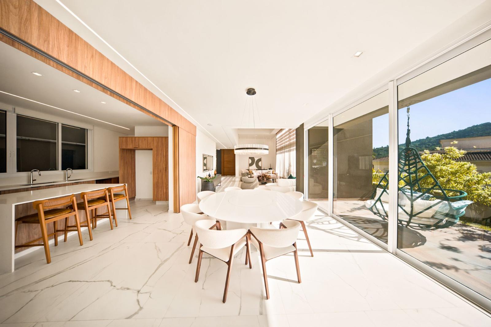 Piscina e área externa casa à venda em Residencial Tambore 10 , Alphaville, Santana de Parnaíba — 4 suítes, 540 m² — imagem 5 de 18