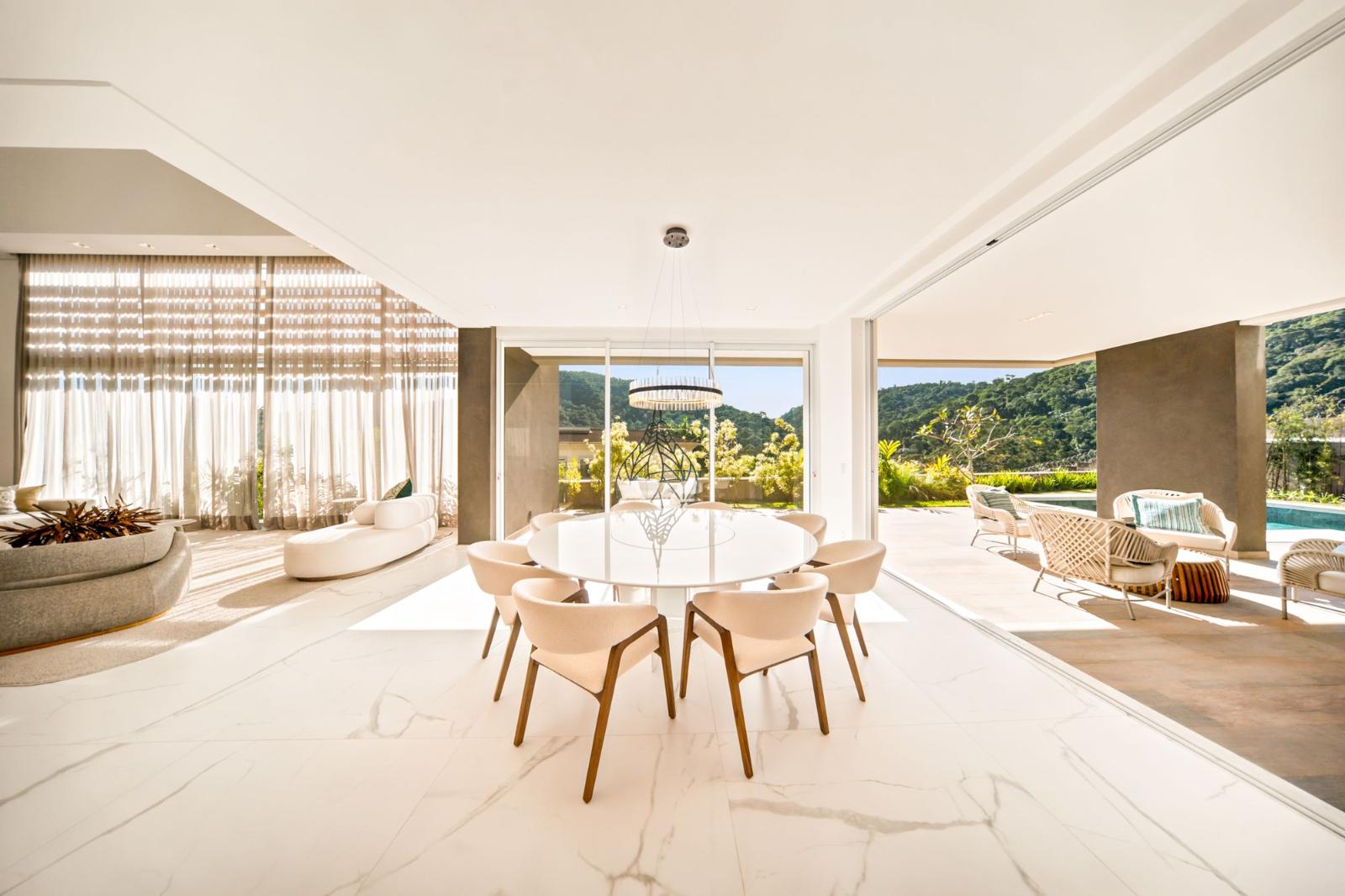 Área de convivência casa à venda em Residencial Tambore 10 , Alphaville, Santana de Parnaíba — 4 suítes, 540 m² — imagem 6 de 18