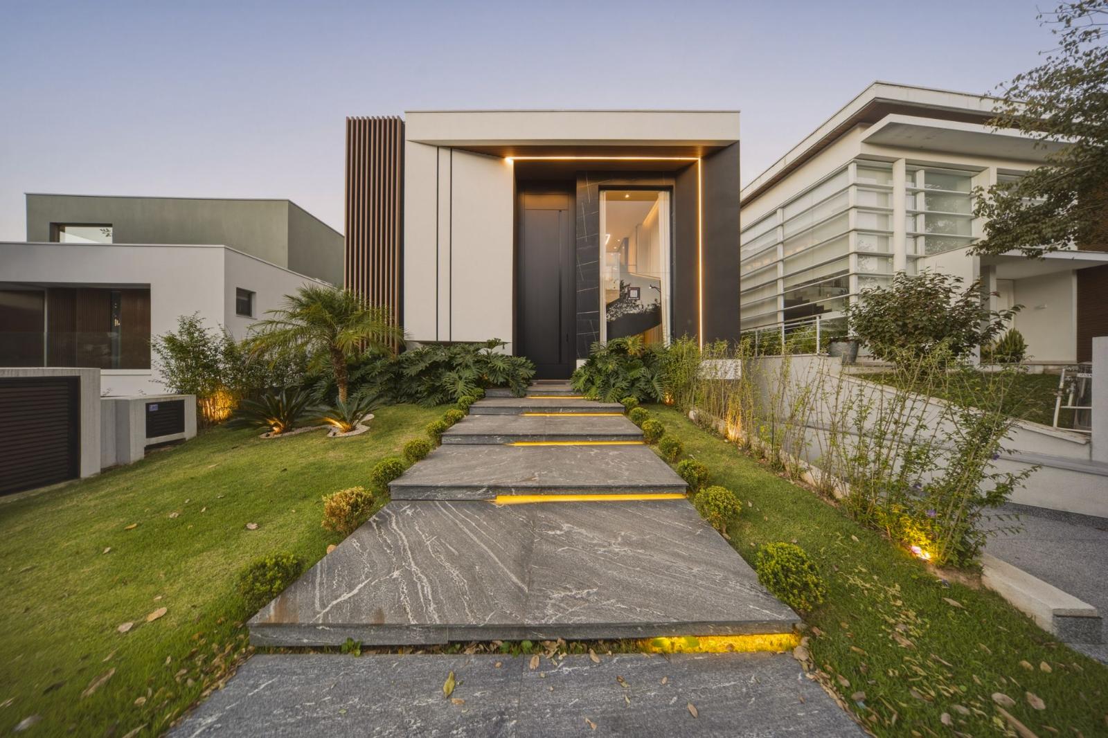 Sala de estar casa à venda em Tambore 11, Alphaville, Santana de Parnaíba — 4 suítes, 450 m² — imagem 2 de 18