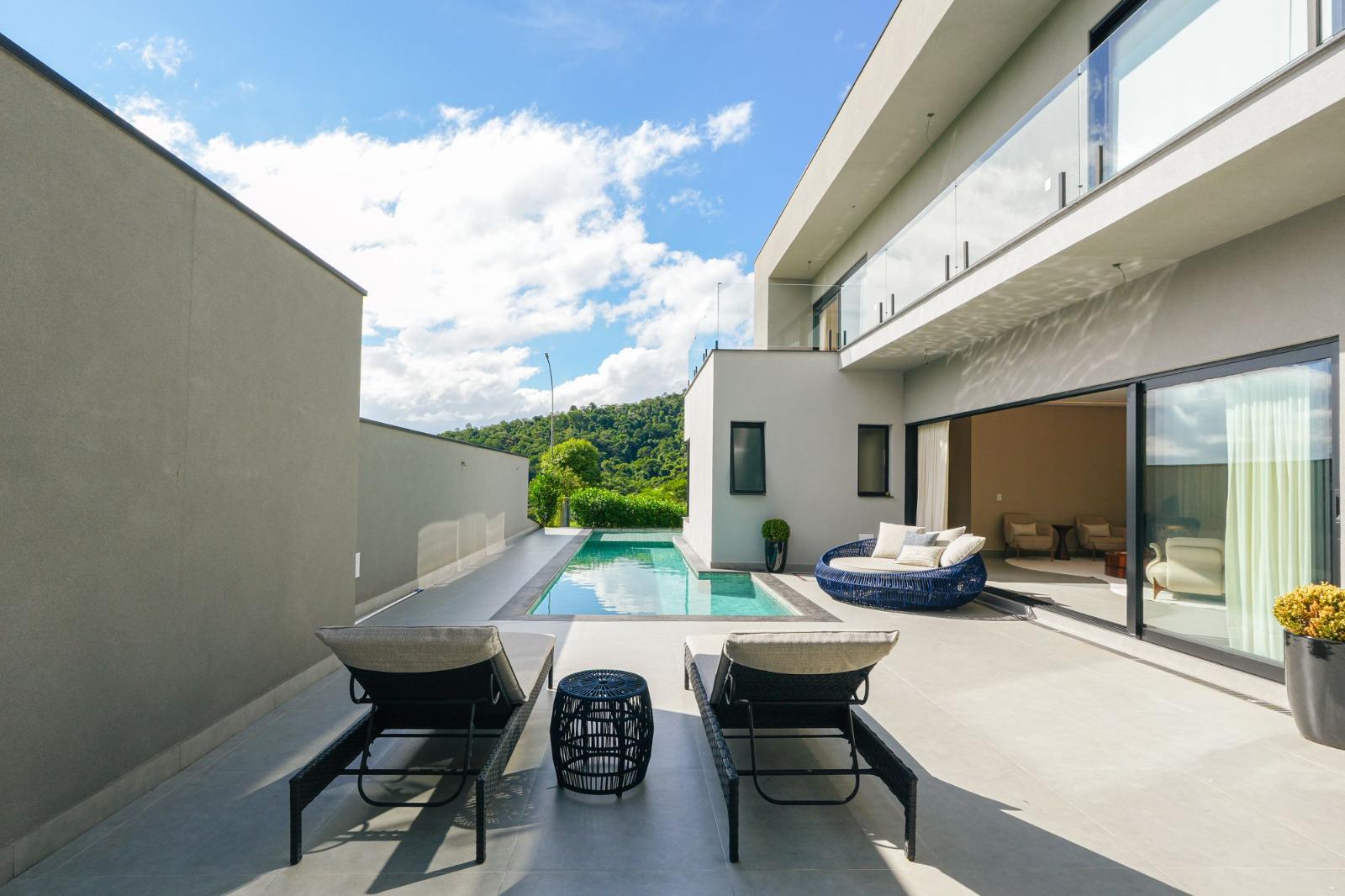 Sala de estar casa à venda em Genesis 2, Alphaville, Santana de Parnaíba — 5 suítes, 464 m² — imagem 2 de 18