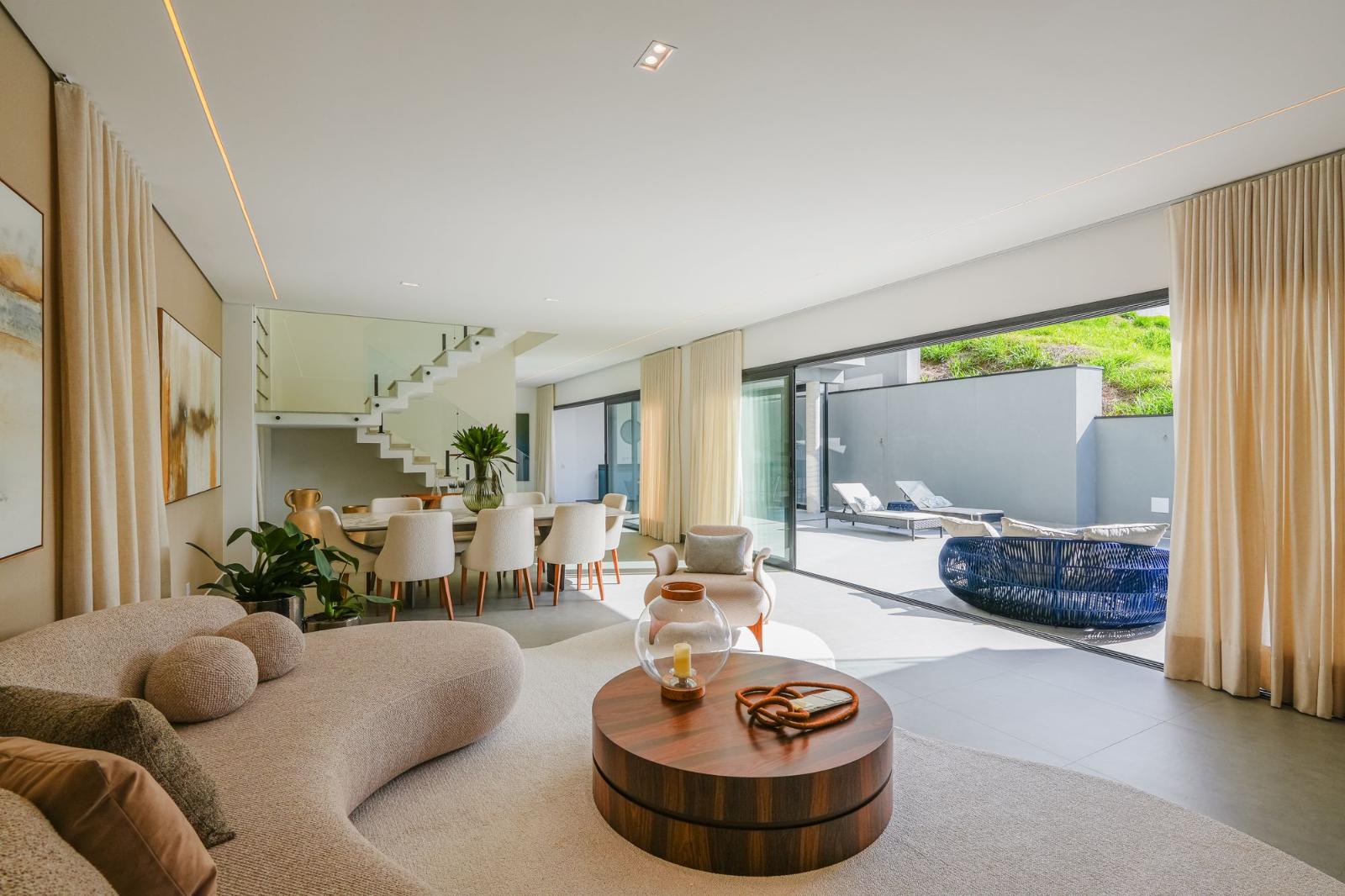 Área de convivência casa à venda em Genesis 2, Alphaville, Santana de Parnaíba — 5 suítes, 464 m² — imagem 6 de 18