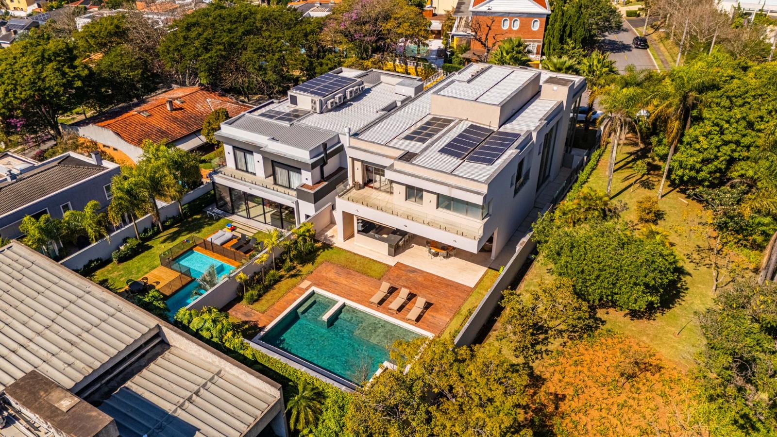 Cozinha e área gourmet casa à venda em Alphaville Residencial 1, Alphaville, Barueri — 4 suítes, 744 m² — imagem 3 de 18