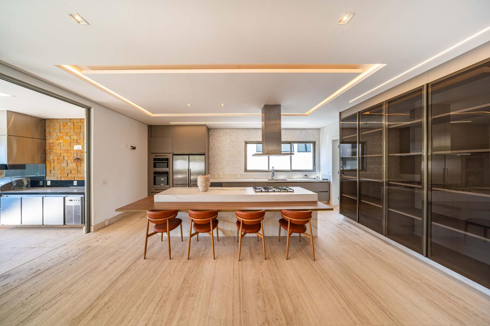 Área de convivência casa à venda em Alphaville Residencial 1, Alphaville, Barueri — 4 suítes, 744 m² — imagem 6 de 18
